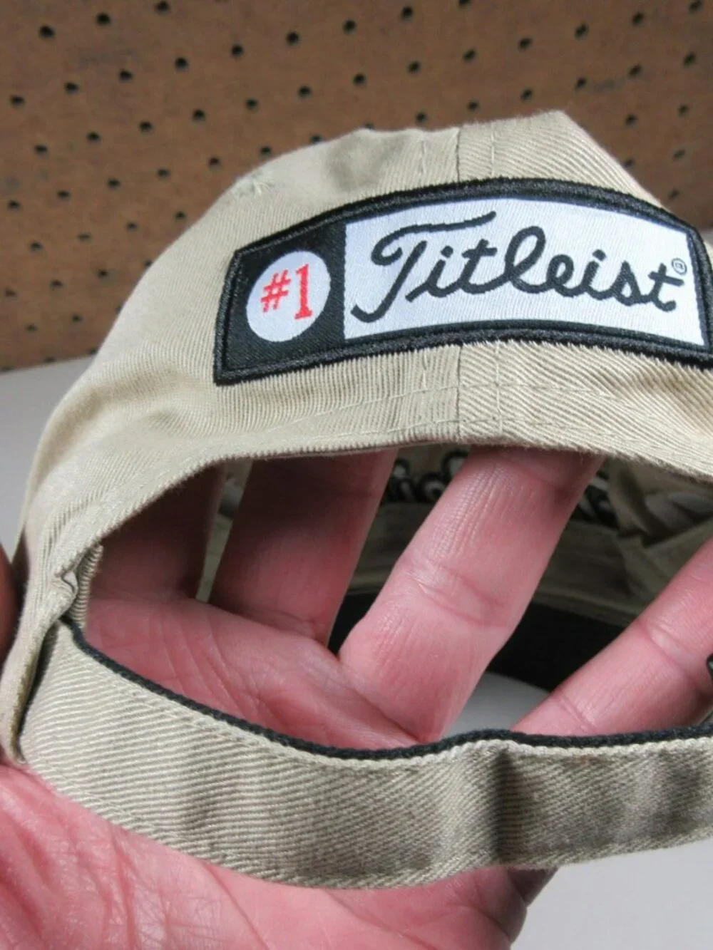Titleist mens beige white black FJ FootJoy strapback golf hat OS EUC